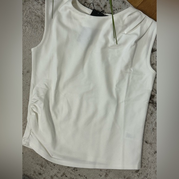 New🩷Beautiful Soft White sleeveless top - Picture 5 of 5